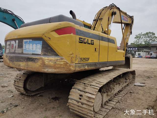 山东临工 E6225H 挖掘机