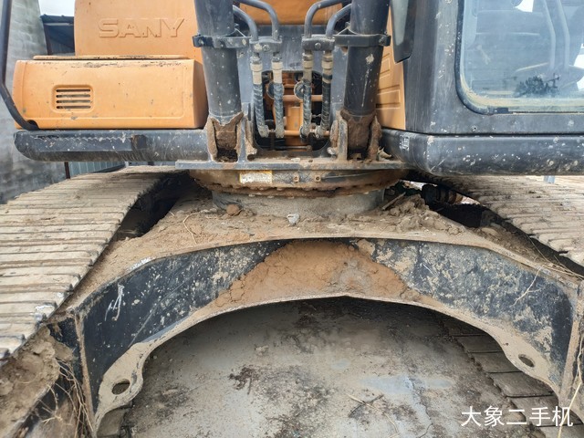 三一重工 SY215C-9 挖掘机