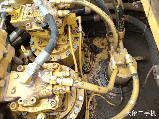 卡特彼勒 374DL 挖掘机