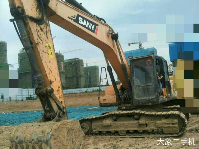 三一重工 SY215C-9 挖掘机