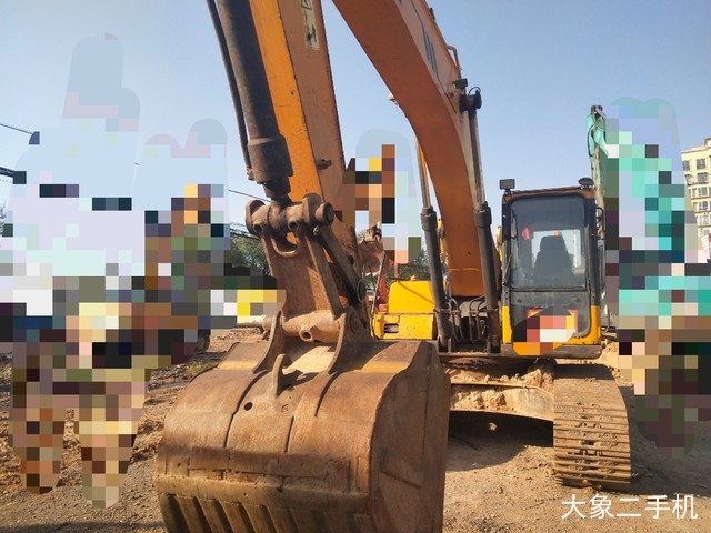 三一重工 SY215C-8 挖掘机