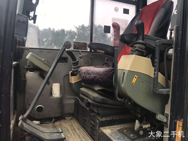 雷沃重工 FR65V8 挖掘机