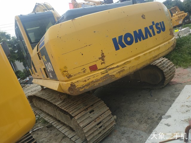 小松 PC240LC-8 挖掘机