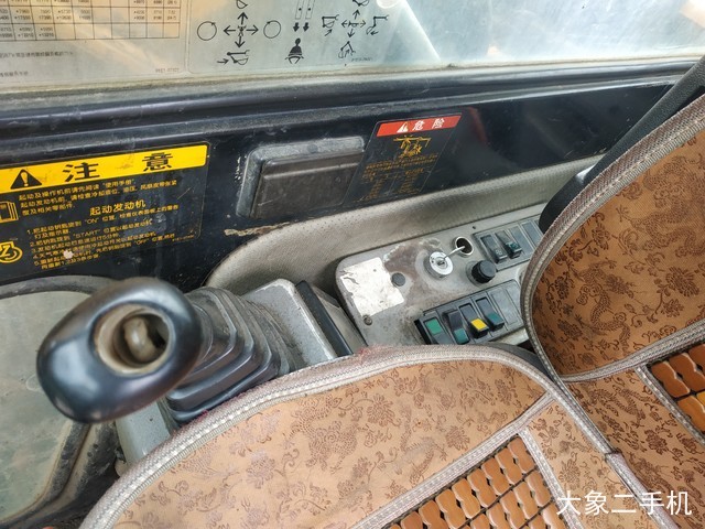 现代 R210W-5 挖掘机