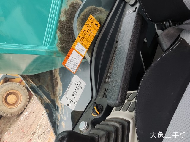 神钢 PC240LC-8 挖掘机