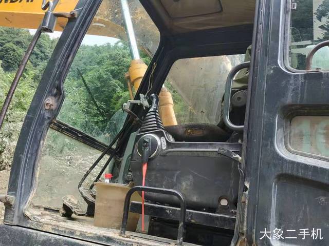 现代 R215-7 挖掘机