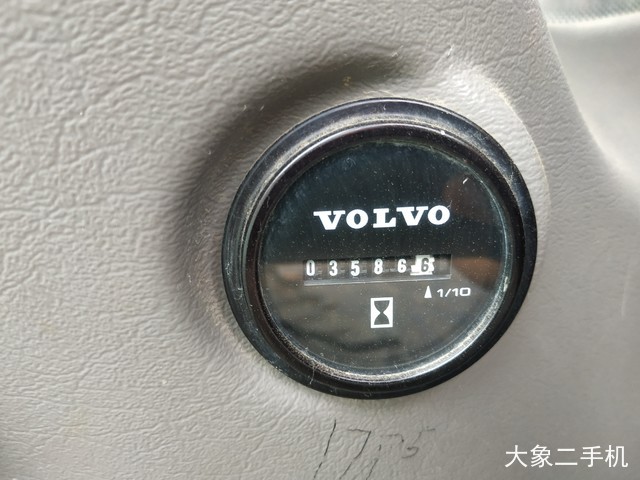 沃尔沃 EC220DL 挖掘机