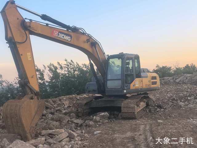 徐工 XE215D 挖掘机