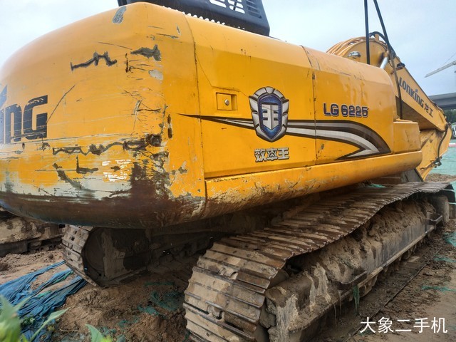 龙工 LG6225 挖掘机