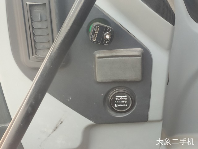 现代 R215LVS 挖掘机