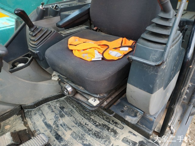 神钢 SK270D-8 挖掘机