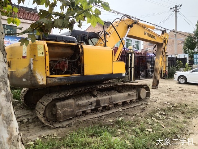 现代 R215-7 挖掘机