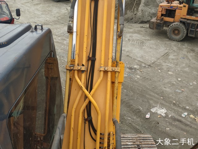 现代 R150LC-7 挖掘机