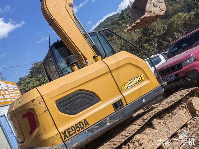 徐工 XE75G 挖掘机