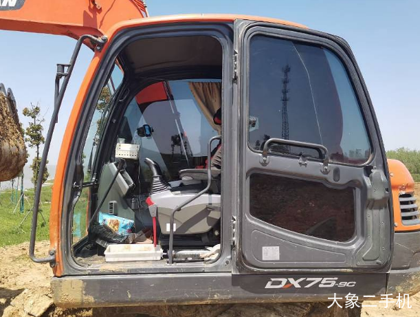 三一重工 SY75C-9 挖掘机