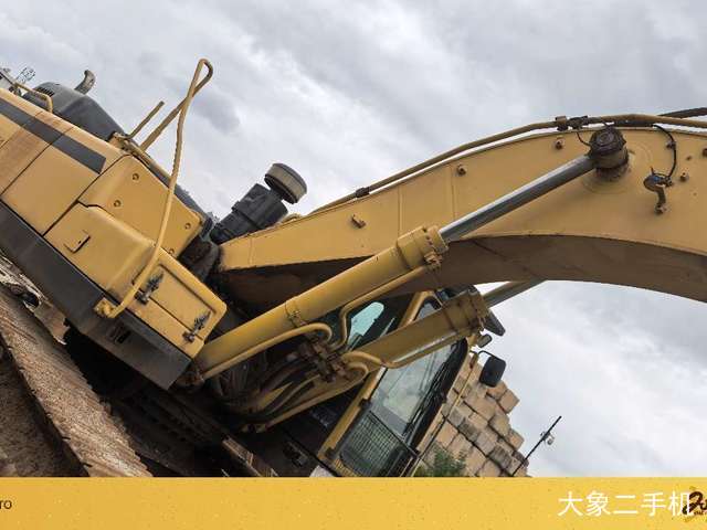 山东临工 E6400F 挖掘机