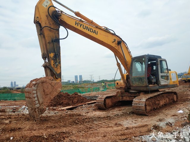 现代 R225LC-7 挖掘机