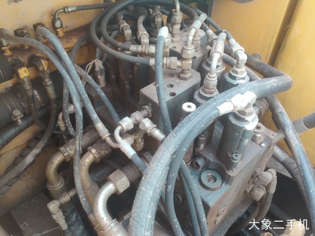 现代 R150LC-9 挖掘机