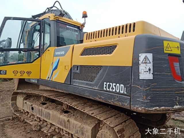 沃尔沃 EC250D 挖掘机