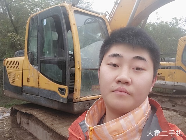 现代 R150LC-9 挖掘机