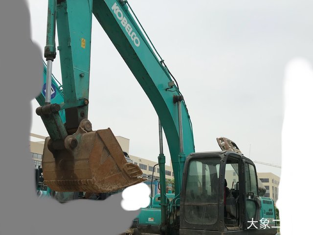 神钢 SK210LC-8 挖掘机