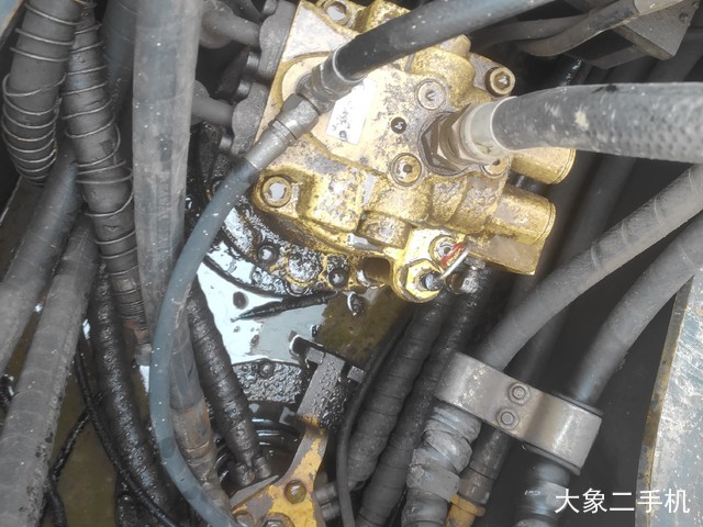 现代 R150LC-9 挖掘机