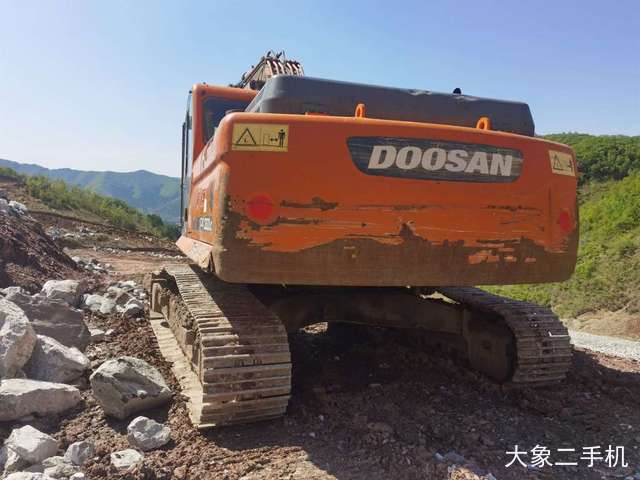 斗山 DX260LC 挖掘机