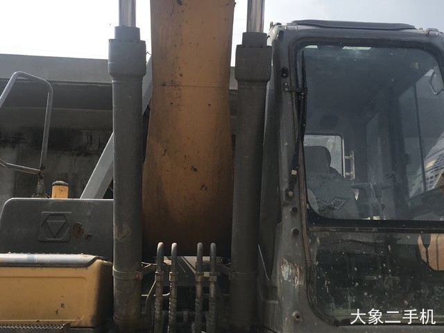 徐工 XE215C 挖掘机