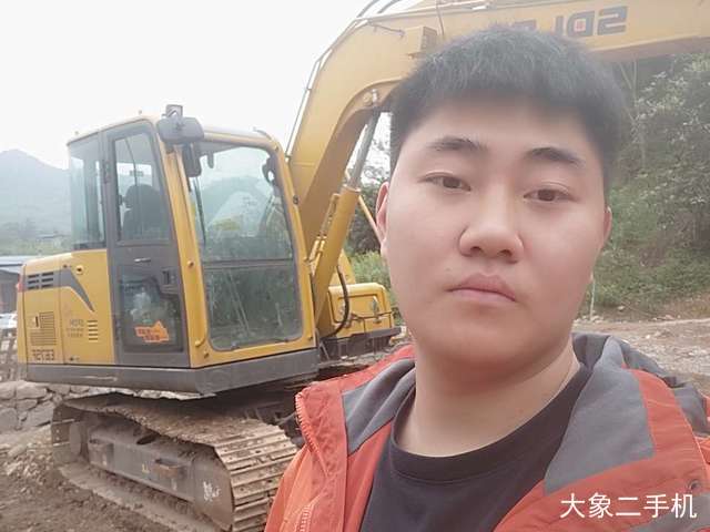 山东临工 E680F 挖掘机