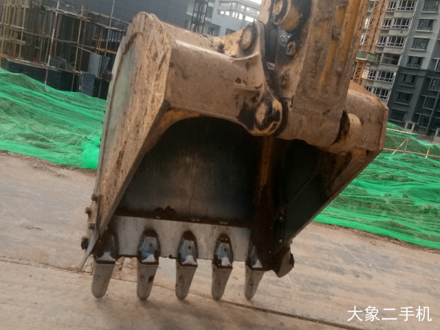 小松 PC240LC-8M0 挖掘机