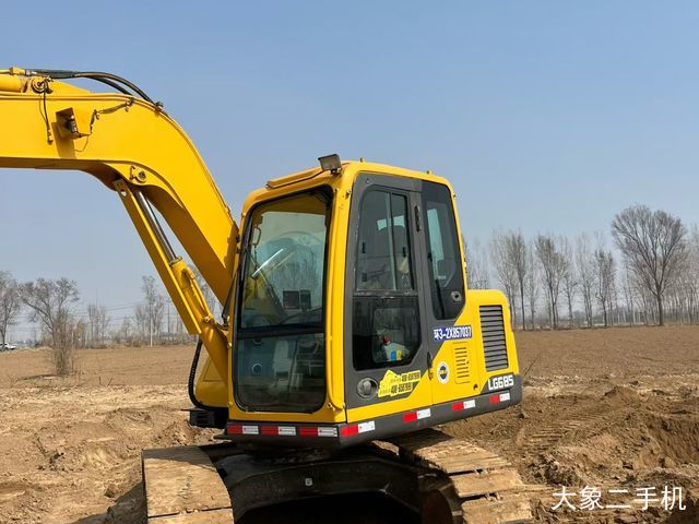山东临工 E685F 挖掘机