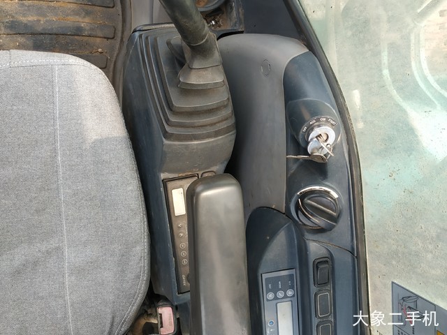 神钢 SK200-8 挖掘机