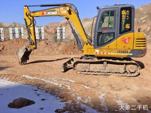 徐工 XE55D 挖掘机