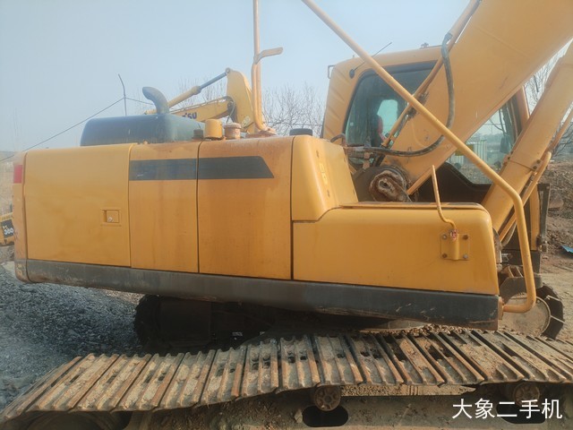 山东临工 E6225H 挖掘机