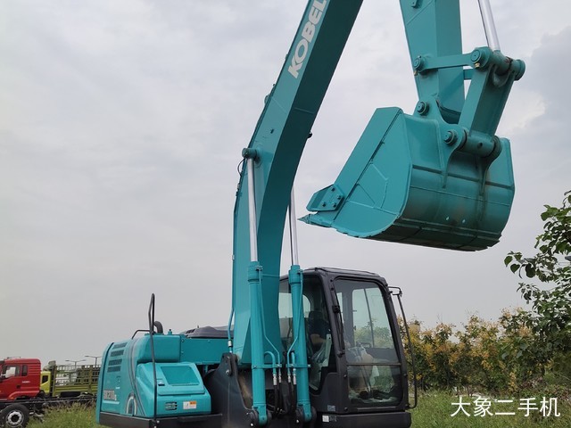 神钢 SK210LC-10 挖掘机