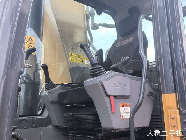 徐工 XE370D 挖掘机