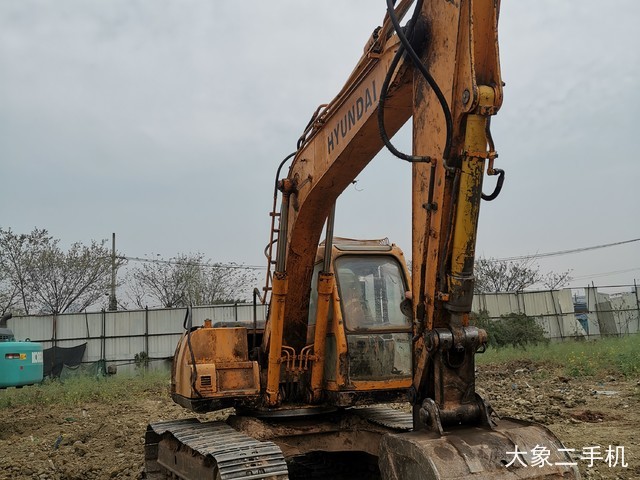 现代 R130W-5 挖掘机