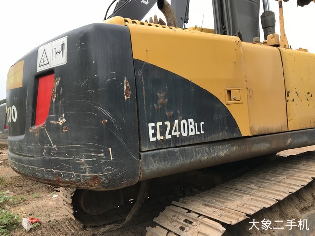 沃尔沃 EC240B 挖掘机