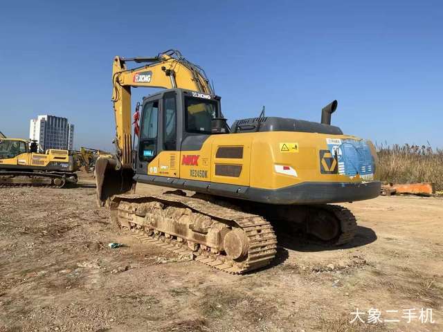 徐工 XE240D 挖掘机