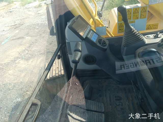 小松 PC220-8M0 挖掘机