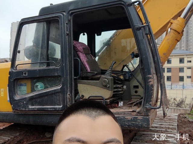 现代 R225LC-7 挖掘机