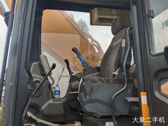 三一重工 SY215C-9 挖掘机