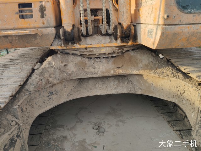 龙工 LG6225E 挖掘机