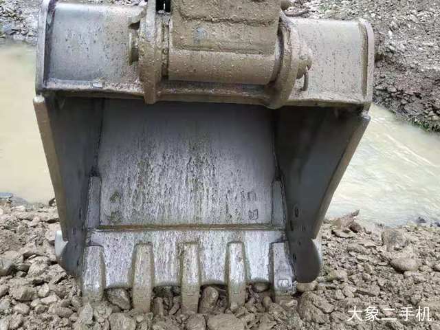 现代 R215-7 挖掘机