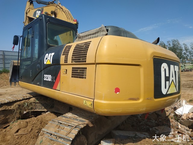 卡特彼勒 323D2L 挖掘机