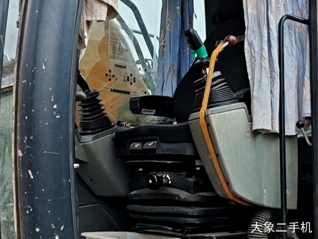利勃海尔 R922 挖掘机