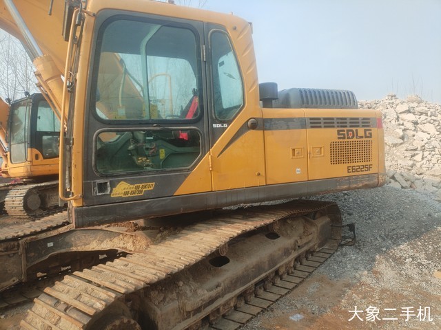 山东临工 E6225H 挖掘机