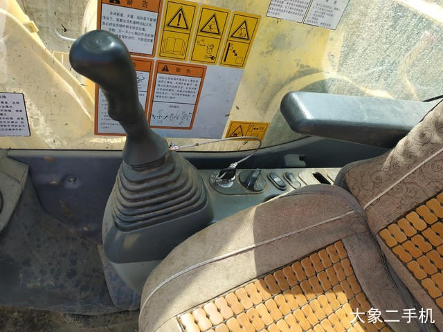 小松 PC220-8M0 挖掘机