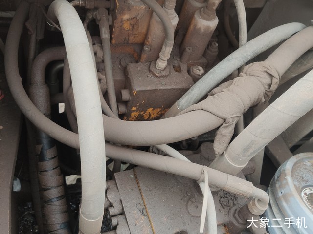 现代 R225-7 挖掘机