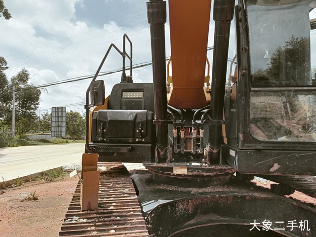 三一重工 SY215C-10 挖掘机